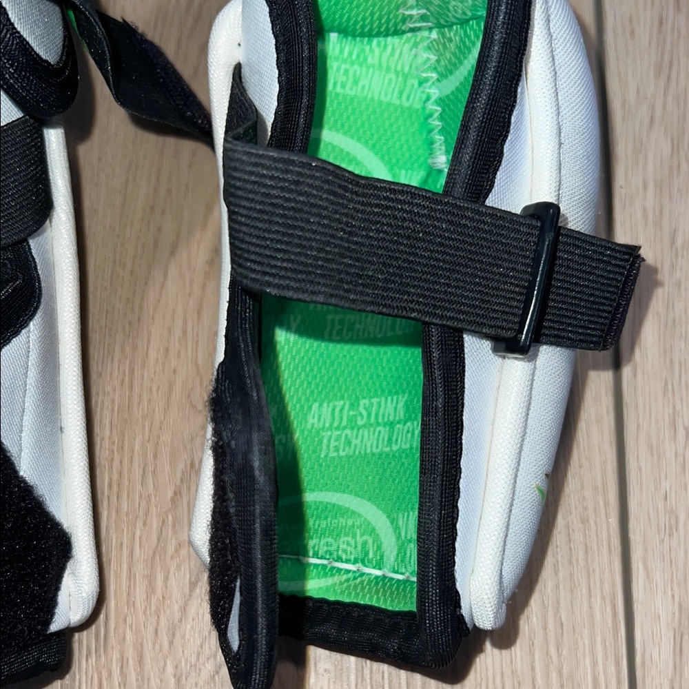 VIC CX2 White and Green Protective Elbow Pads - Picture 10 of 16